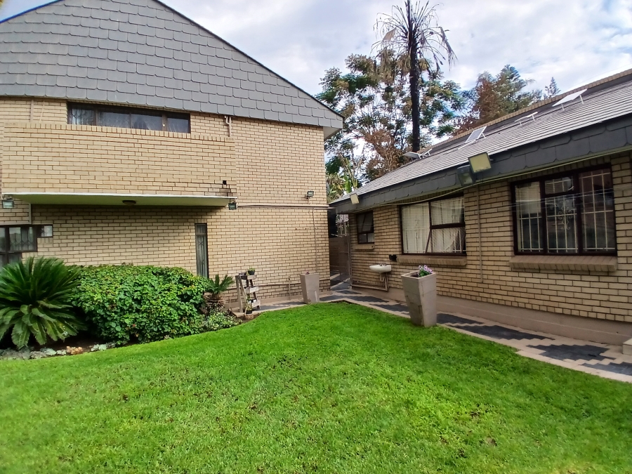 4 Bedroom Property for Sale in Zinniaville North West